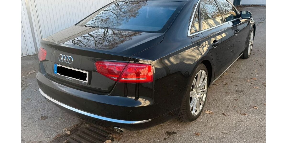 Audi A8 278.000 km 14.600 &euro; München. 81739