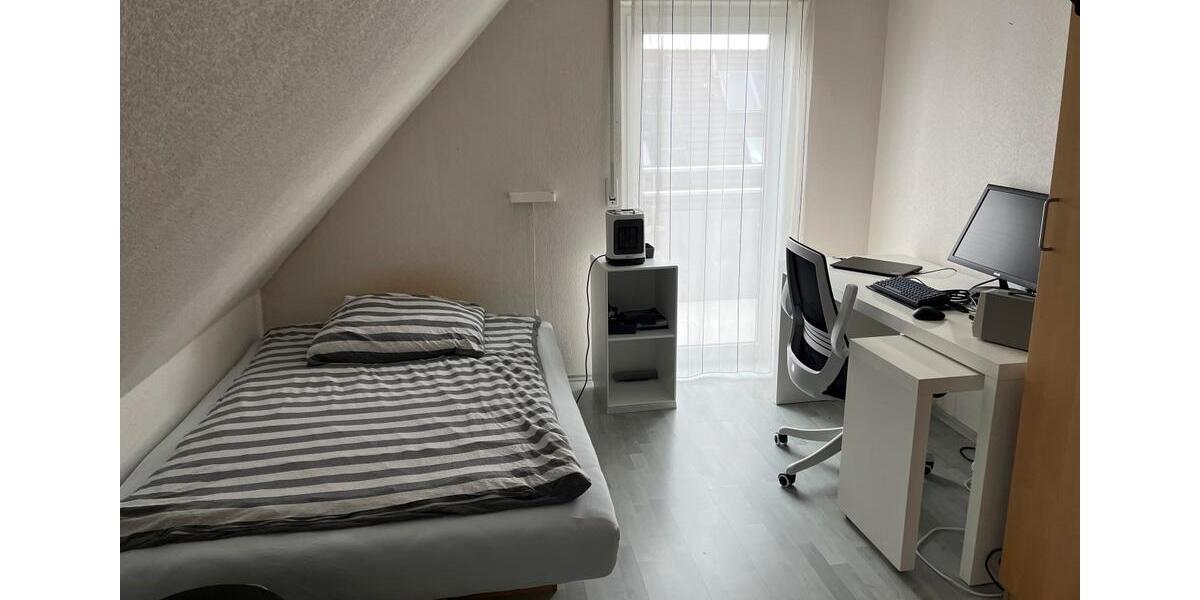 2 Zimmer DG-Wohnung mit Balkon, EBK und Stellplatz 2 zimmer