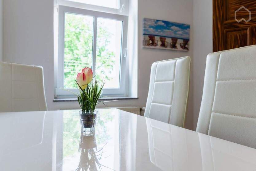 Helle 4-RW mit Kamin und Einbauküche 4 zimmer