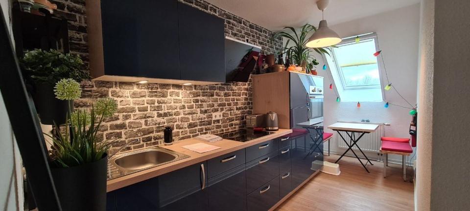 **Helle Dachgeschosswohnung zu vermieten** 3 zimmer