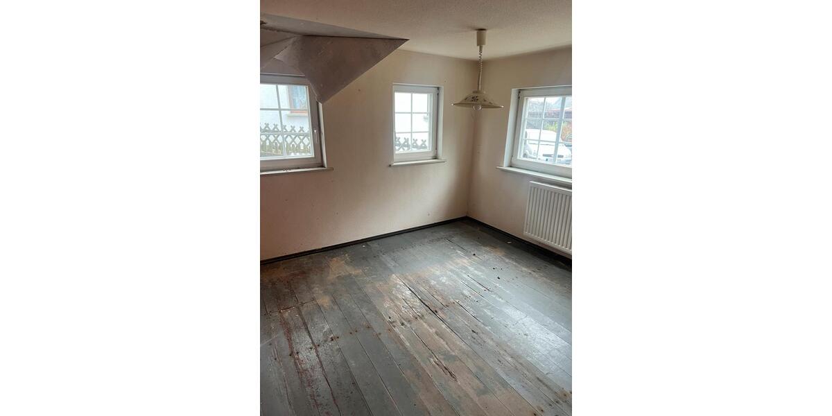 Einfamilienhaus Löbau - 9 Zimmer, 200 m&sup2;, 21.000&euro; | Angebot:27192083