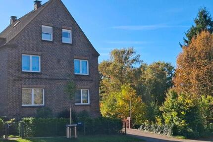 Mehrfamilienhaus mit Blick in Grüne zimmer