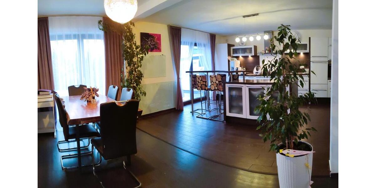 Modernes Wohnen mit Stil & Komfort: Stadtvilla mit Sauna & Garten 7.5 zimmer