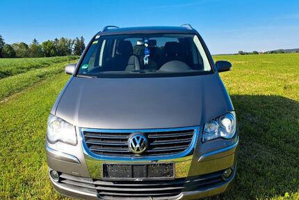 VW Touran 243.000 km 4.499 € Apfeltrach 87742