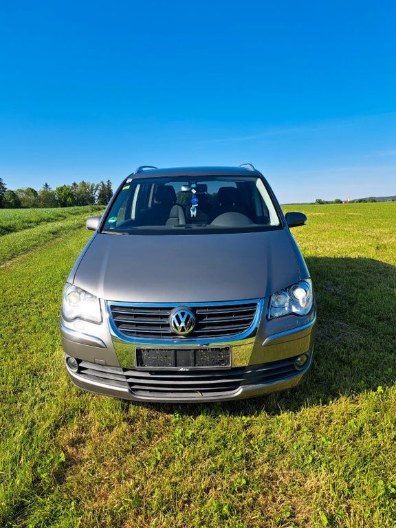 VW Touran 243.000 km 4.499 € Apfeltrach 87742