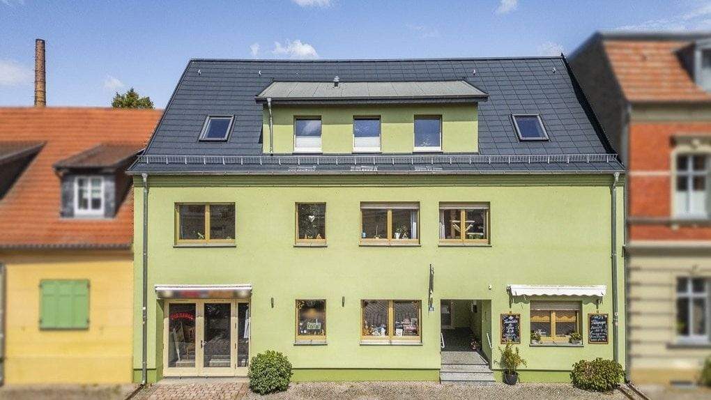 Mieteinnahmen ab Tag 1. Wann starten Sie? Mehrfamilienhaus mit Gewerbe - exklusiv für Investoren mit Weitblick. 1 zimmer