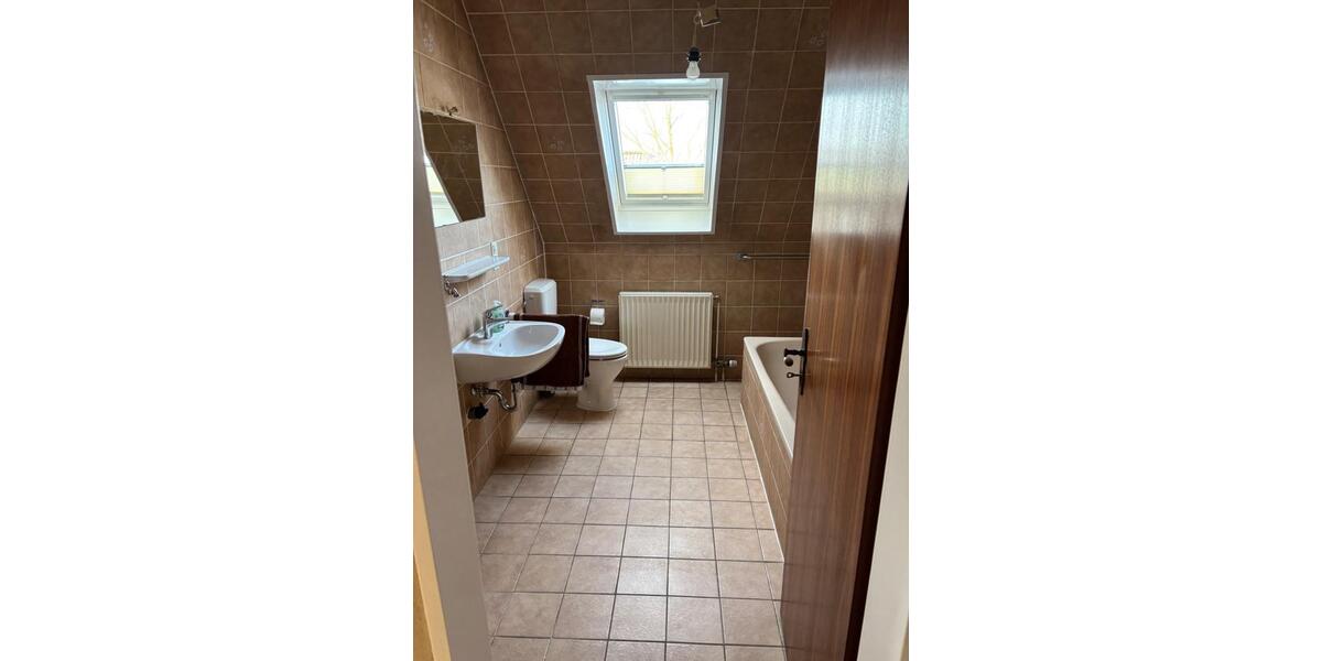 Dachgeschoßwohnung Garrel - 5 Zimmer, 95 m&sup2;, 700&euro; | Angebot:25280342