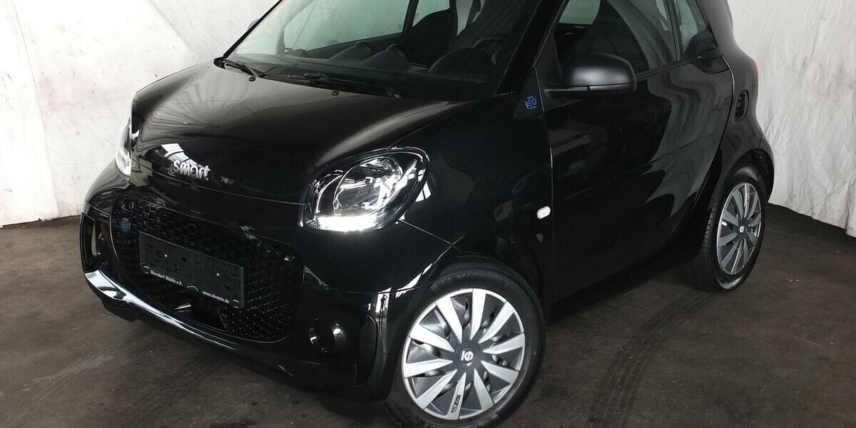 Smart ForTwo electric drive EQ AUTOMATIK KLIMAAUTOMATIK 5.183 km 10.700 &euro; Köln 50858