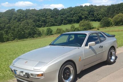 Porsche 944