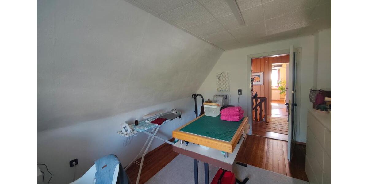 Einfamilienhaus Extertal - 7 Zimmer, 190 m&sup2;, 1.400&euro; | Angebot:25378281