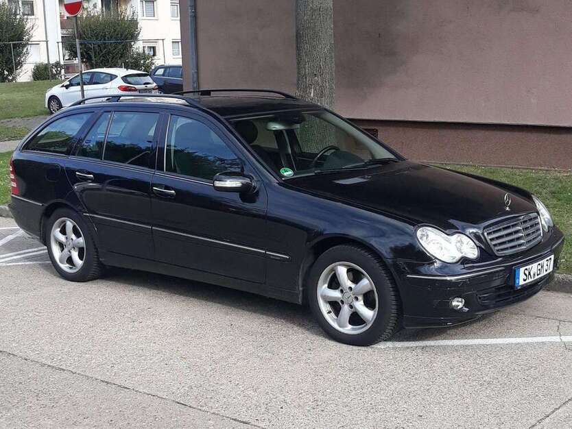 Mercedes-Benz 220 281.000 km 3.555 € Muecheln 06249