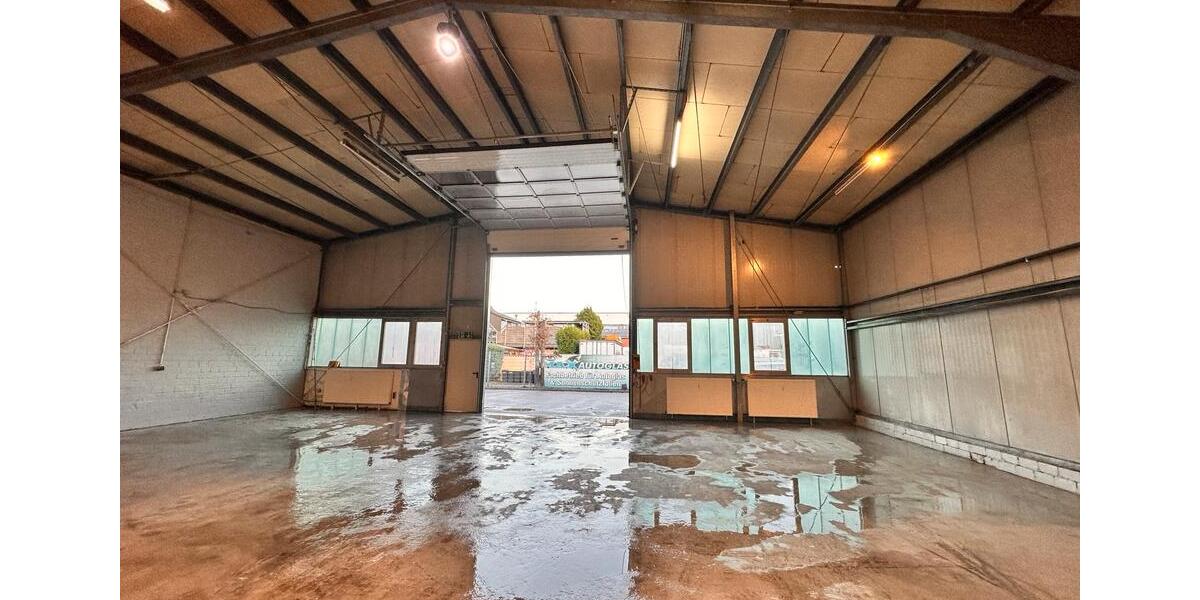 Zwei Gewerbehallen (ehem. Kfz-Werkstatt) in Dorsten-Wulfen zimmer