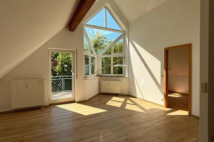 Stilvolle 3-Zimmer-Dachgeschoßwohnung mit 2 Balkonen