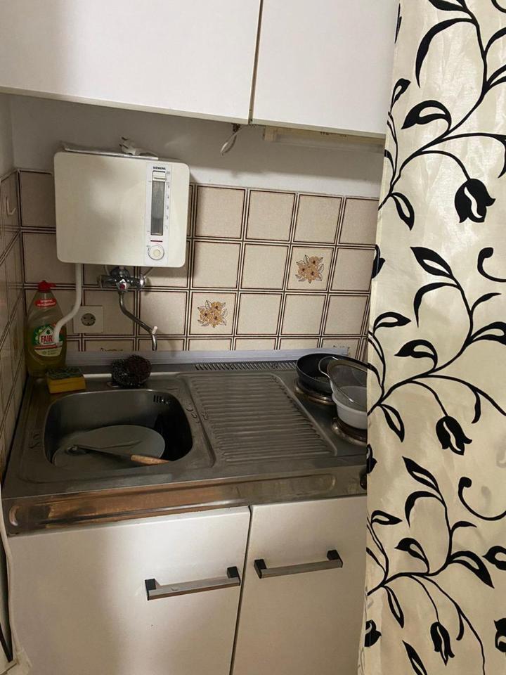 Ein Studio-Apartment ist für die Miete zur Verfügung