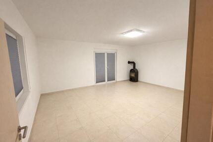 Mietwohnung: 85 m², Fußbodenheizung, Terrasse, Stellplatz 3 zimmer