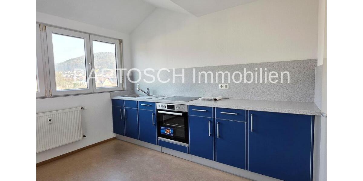 **3 Zimmer Dachgeschosswohnung mit Weitblick und Küchenzeile** 3 zimmer