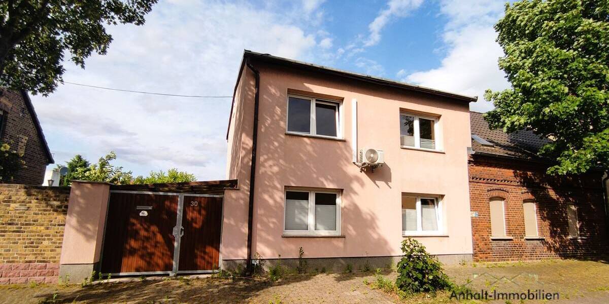 Einfamilienhaus mit Wintergarten, Carport und hübschen Grundstück in Greppin 4 zimmer