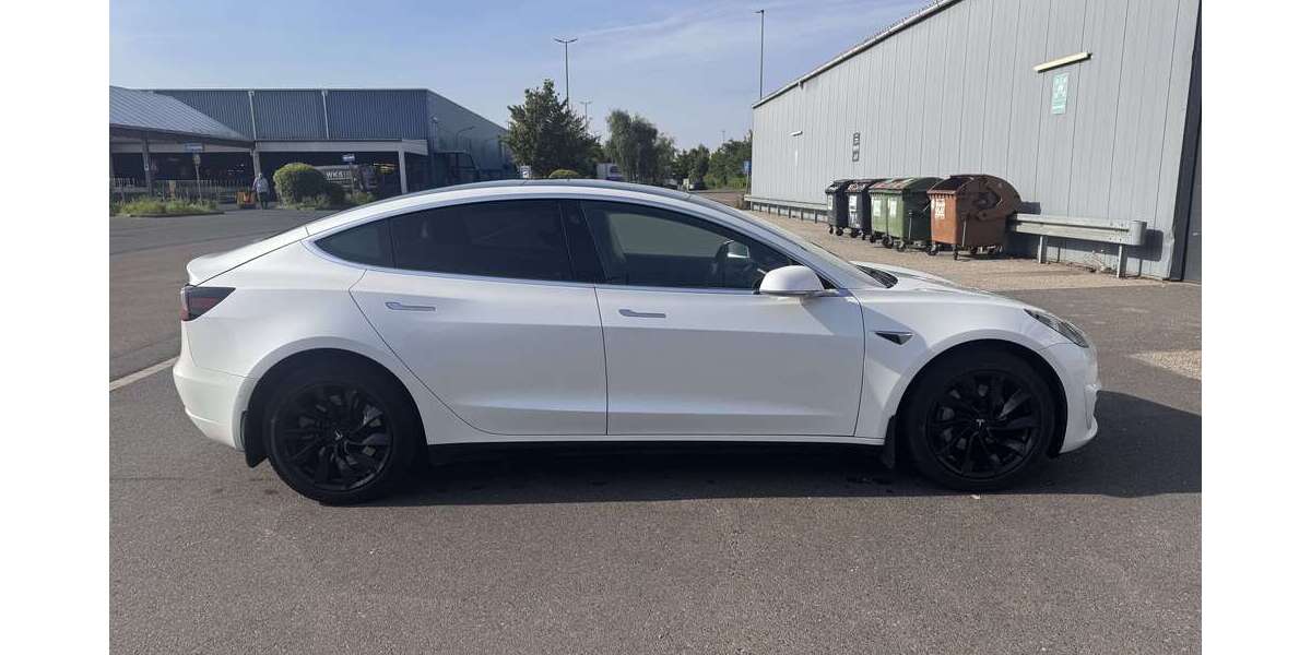 Tesla Model 3 40.000 km 22.999 &euro; Leipzig, Stadt 04103