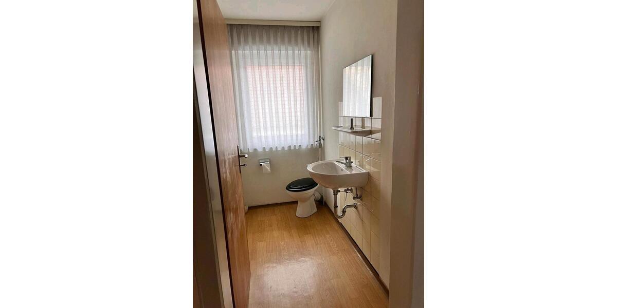 Einfamilienhaus Hagenbüchach - 9 Zimmer, 140 m&sup2;, 950&euro; | Angebot:26048197