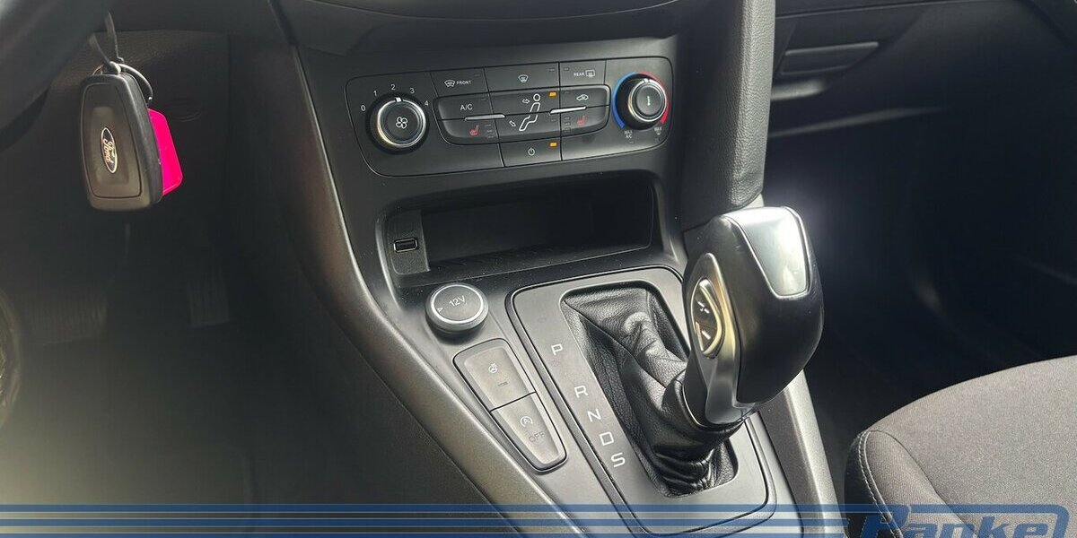 Ford Focus Business*Automatik*Tempo*Navi*SHZ*LED-T* 87.794 km 10.890 &euro; Berlin 13187