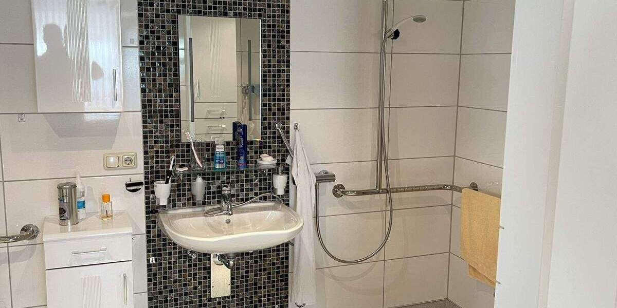 Doppelhaushälfte mit Einliegerwohnung*teilmöbeliert* 6 zimmer