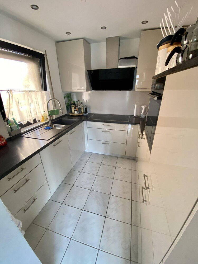 Attraktive, helle 3 ZKB-Wohnung mit neuw. EBK, Wintergarten und Garage in Süd-West-Lage