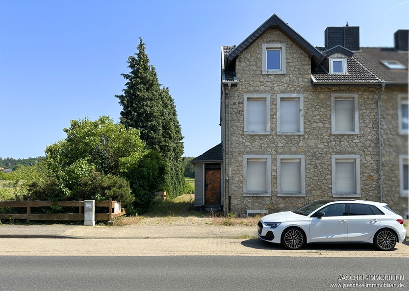 JÄSCHKE - Zweifamilienhaus mit großem Grundstück: Entwicklungschance in Stolberg Mausbach zimmer