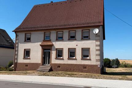 Haus Höheinöd - 8 Zimmer, 198 m&sup2;, 245.000&euro; | Angebot:27227806