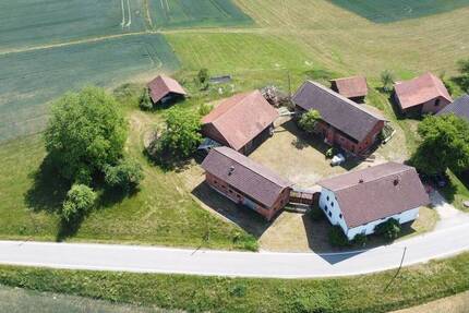 Haus Simbach a.Inn Hof - 9 Zimmer, 233 m&sup2;, 595.000&euro; | Angebot:26817141