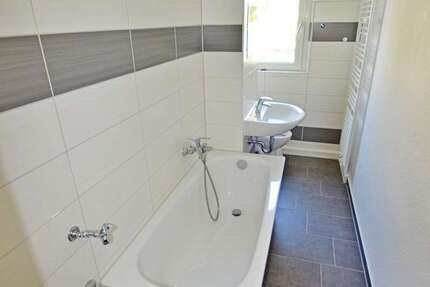 Wohnung Sangerhausen - 4 Zimmer, 72 m&sup2;, 460&euro; | Angebot:27358370