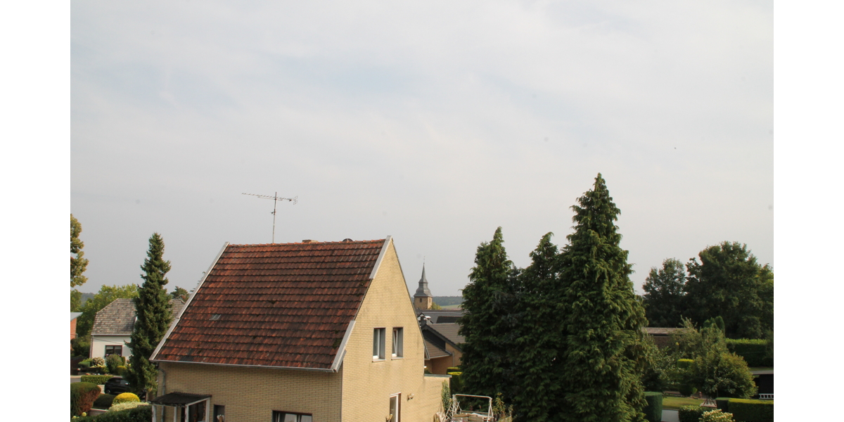 Haus: 2 Wohnungen, 2 Eingänge, 2 Terrassen. Platz für 2 Generationen! Achtung: Bieterverfahren! 6 zimmer