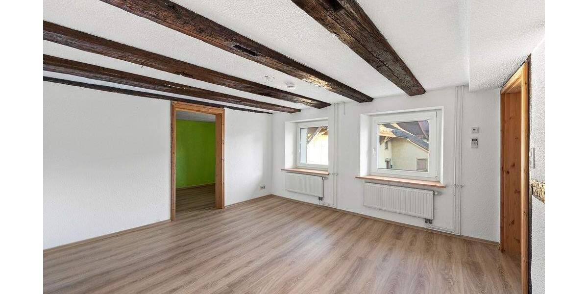 Einfamilienhaus Hilzingen - 7 Zimmer, 215 m&sup2;, 585.000&euro; | Angebot:25879468