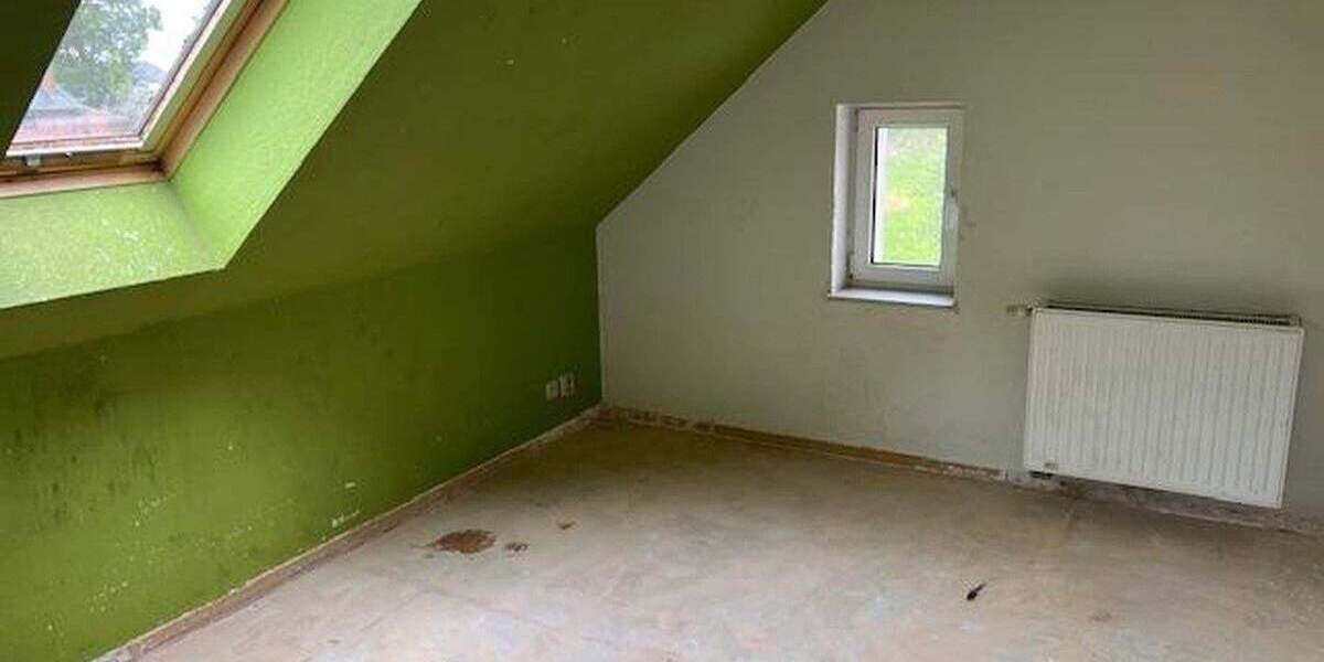 Grosses EFH, 4 Zi., 120 qm, 795 qm Grund, 1.250 € NKM 4 zimmer