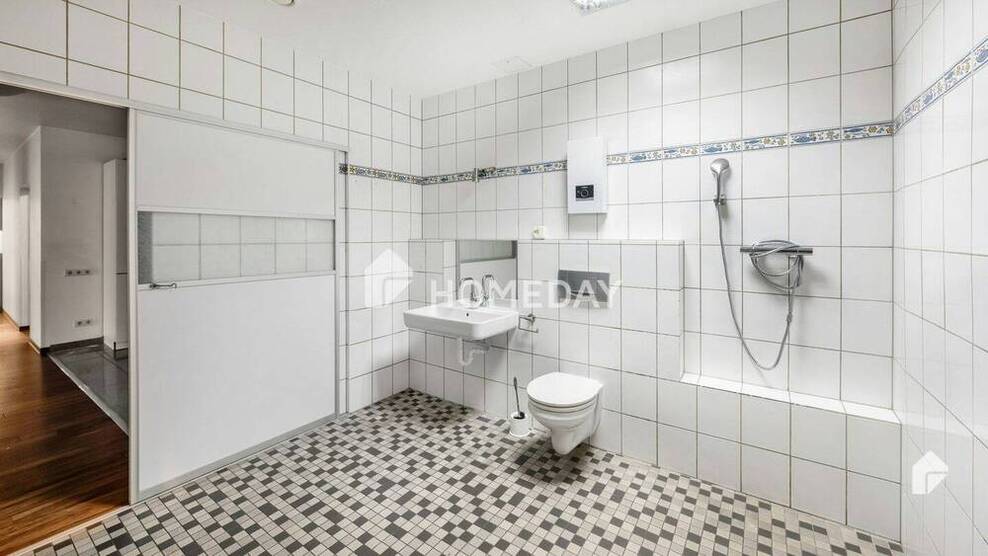 Bezugsfrei! Großzügige 6-Zimmer-Wohnung mit Balkon, EBK und 4 Stellplätzen in Wetter (Ruhr)