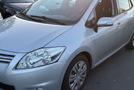 Toyota Auris 161.800 km 3.999 &euro; Frankfurt 60486