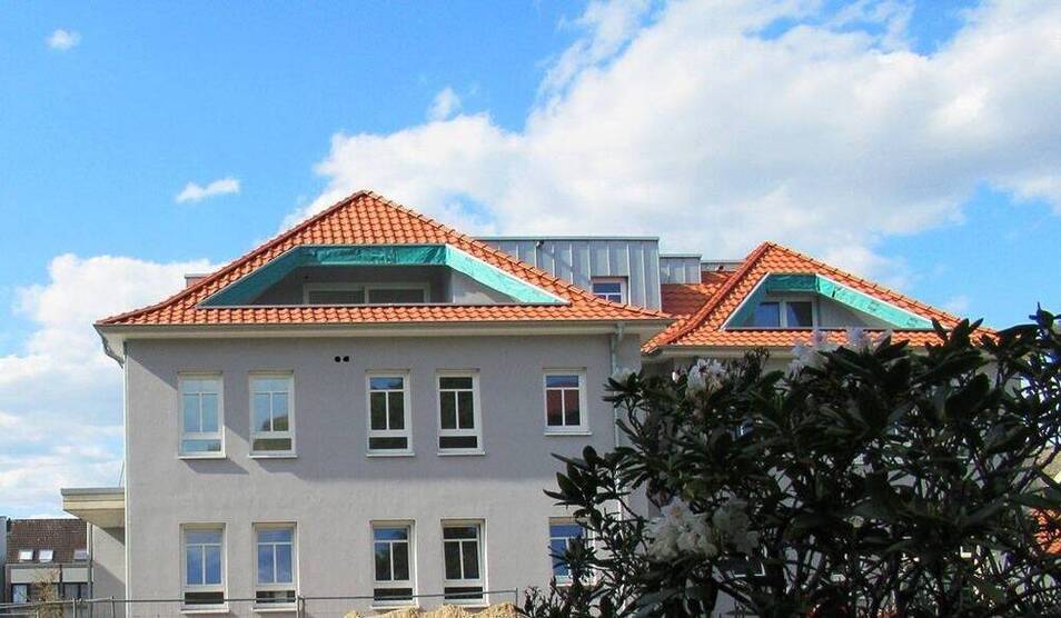 Neubau-Erstbezug! Exklusive Penthouse-Whg. m. gr. Dachterrasse im 2. OG m. Aufzug