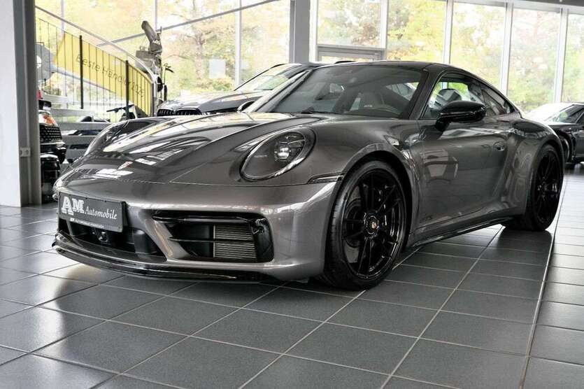 Porsche 911 9.900 km 159.800 € München 81829