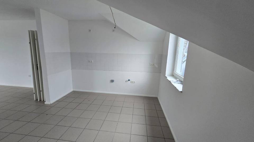 Dachgeschoßwohnung Hillesheim - 4 Zimmer, 97 m&sup2;, 850&euro; | Angebot:26478452