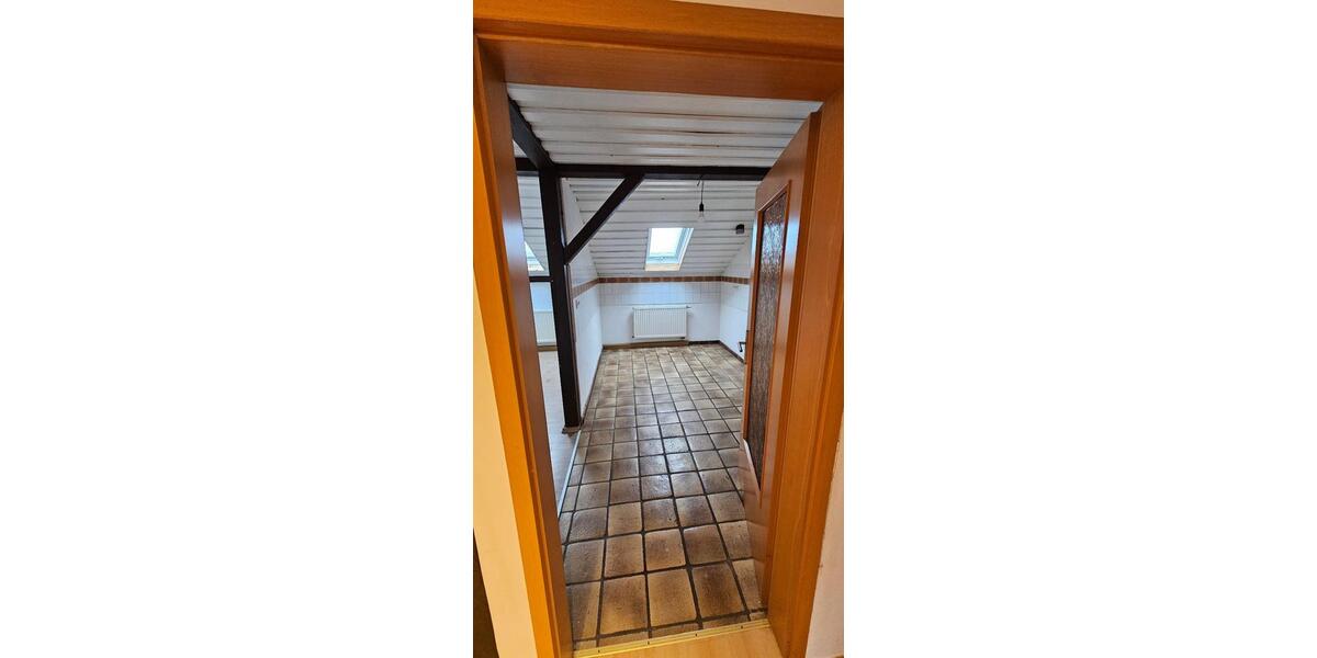 Großzügige 3-Zimmer-Dachgeschosswohnung mit Balkon & Stellplatz 3 zimmer