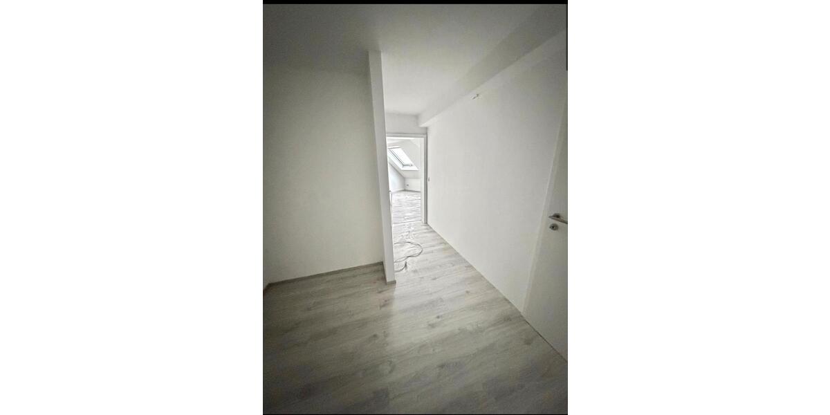 Dachgeschoßwohnung Wuppertal Unterbarmen - 5 Zimmer, 85 m&sup2;, 950&euro; | Angebot:25854706