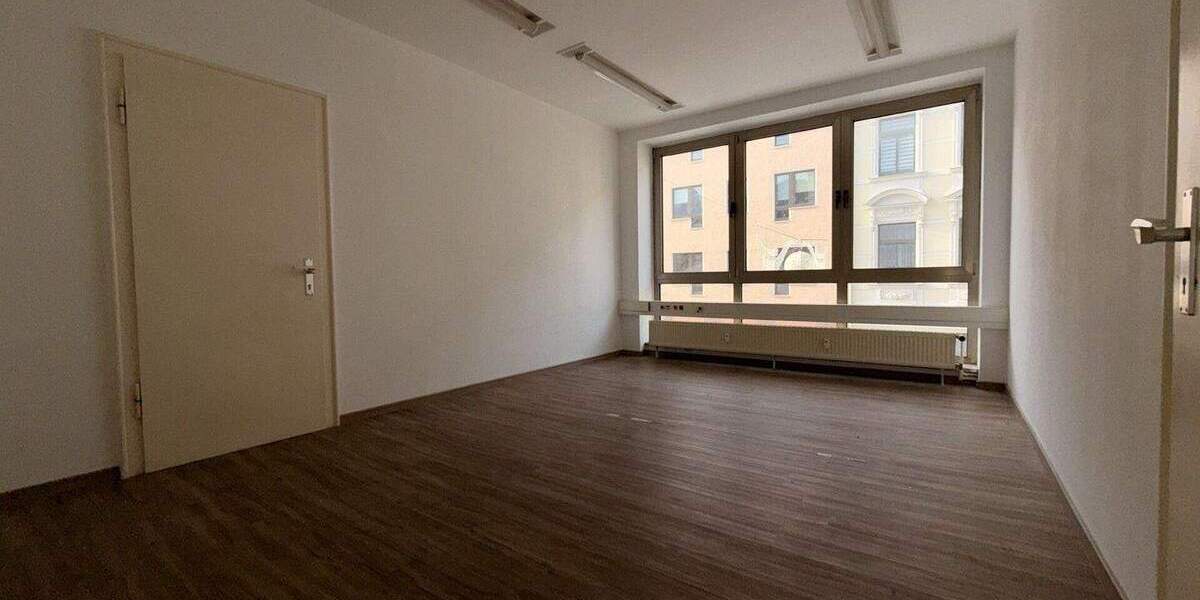 Etagenwohnung Zwickau Innenstadt - 5 Zimmer, 120 m&sup2;, 720&euro; | Angebot:24633494