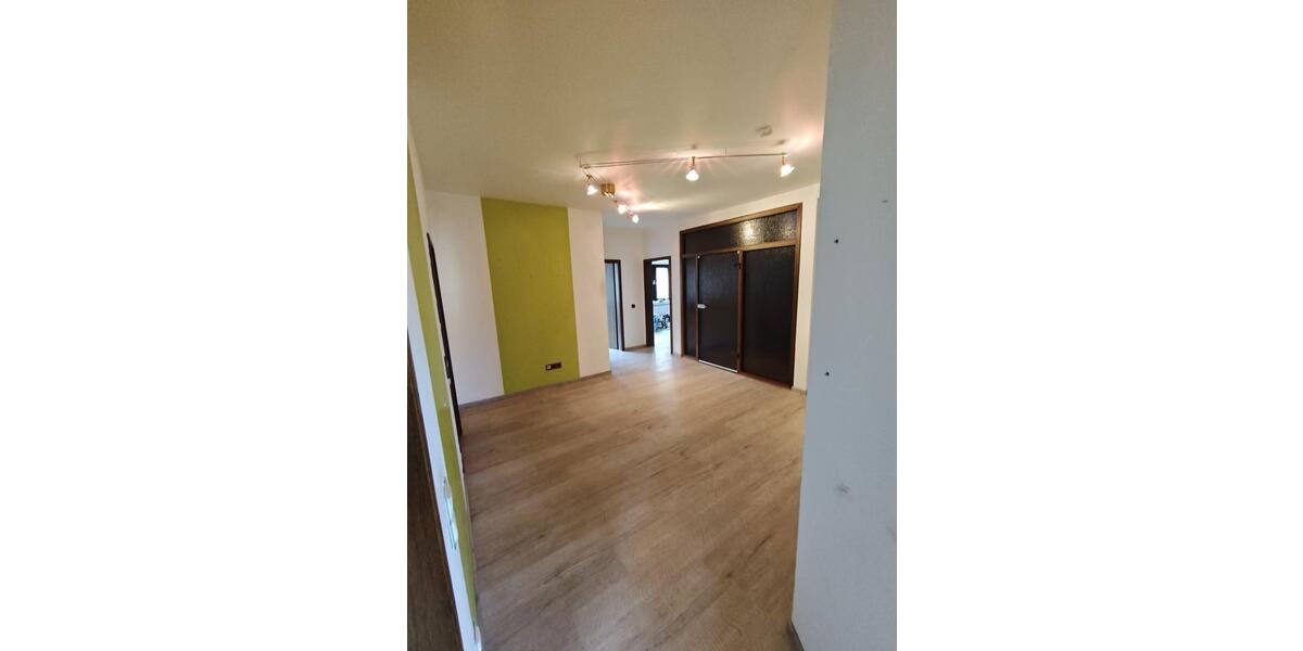5-Zimmer Wohnung Halver - 2 Bäder - 146 m2 - Balkon - Zentrum 5 zimmer