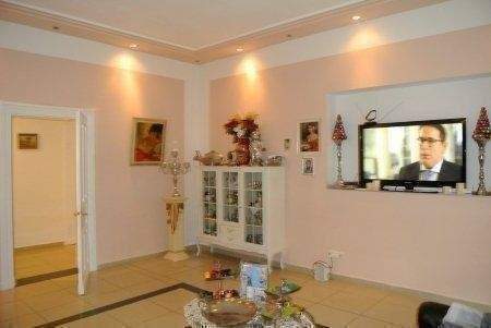 Denkmal Historismus **Wohngebäude **Eckhaus mit 6 Wohnungen und großem Grund und Boden *saniert und *renoviert 2 zimmer