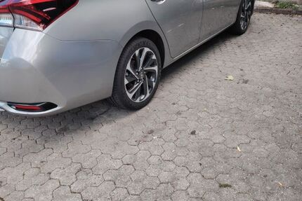 Toyota Auris 127.000 km 9.800 &euro; München 81667