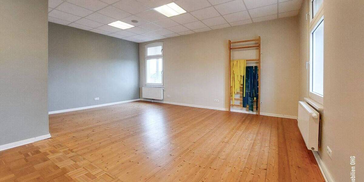 Gewerbeobjekt Drochtersen - 1 Zimmer, 235 m&sup2;, 2.900&euro; | Angebot:26798460
