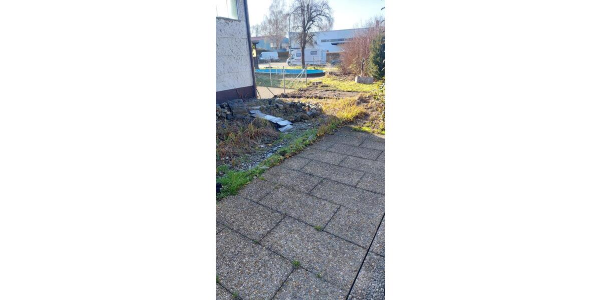 Bungalow Augsburg - 8 Zimmer, 250 m&sup2;, 3.000&euro; | Angebot:23797654