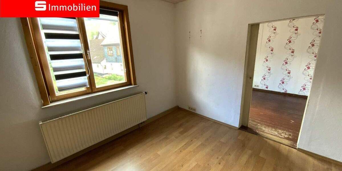 Etagenwohnung Schleusingen Schleusingerneundorf - 2 Zimmer, 70 m&sup2;, 65.000&euro; | Angebot:25770588