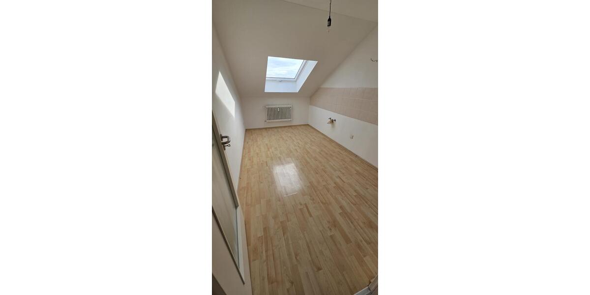 Dachgeschoßwohnung Pentling - 4 Zimmer, 60 m&sup2;, 900&euro; | Angebot:24995890