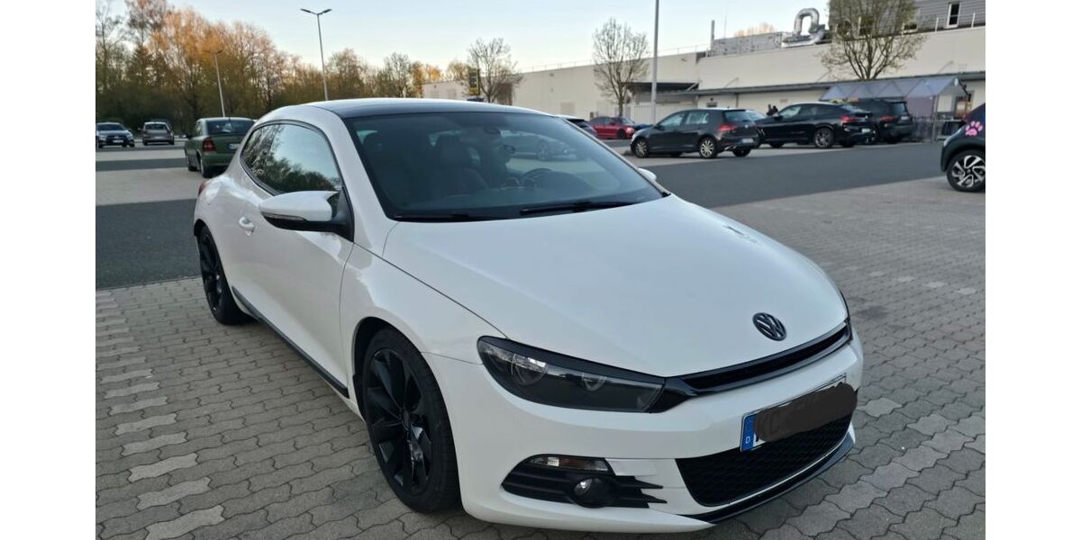 VW Scirocco 241.211 km 5.699 &euro; Kronach 96317