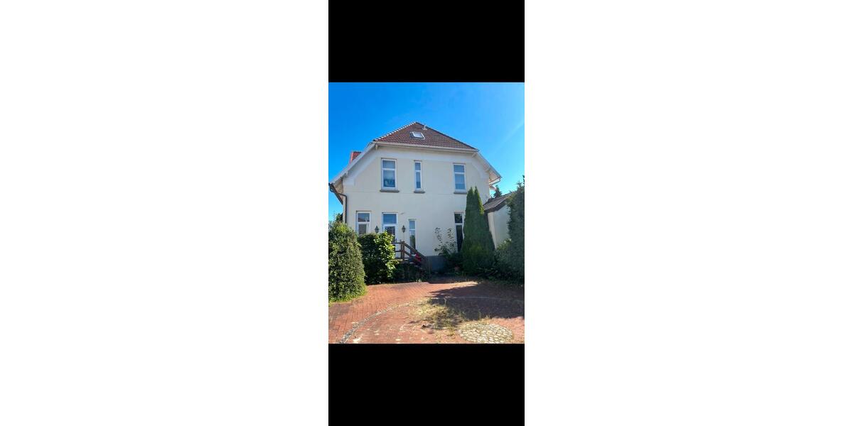 Villa Barmstedt - 7 Zimmer, 260 m&sup2;, 3.600&euro; | Angebot:24860545